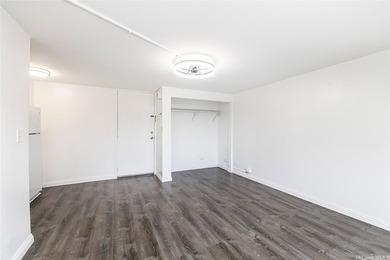 Affordable, move-in ready studio with modern upgrades, ideal for - photo 7