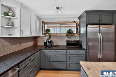 Welcome to your private Olympic Peninsula retreat. Set on 7.87 - photo 17