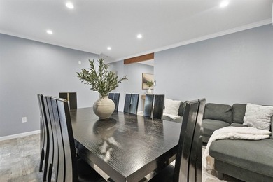 Beautifully Remodeled Home Near Trails and the Coast! Step - photo 20