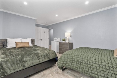 Beautifully Remodeled Home Near Trails and the Coast! Step - photo 24