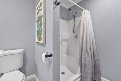 Beautifully Remodeled Home Near Trails and the Coast! Step - photo 29
