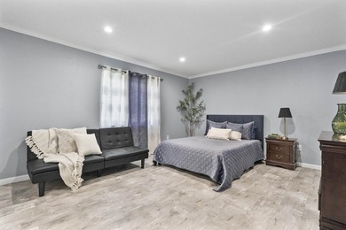 Beautifully Remodeled Home Near Trails and the Coast! Step - photo 30