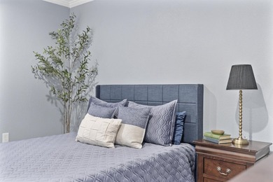 Beautifully Remodeled Home Near Trails and the Coast! Step - photo 31