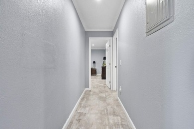 Beautifully Remodeled Home Near Trails and the Coast! Step - photo 34
