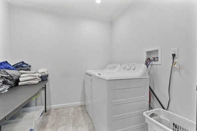 Beautifully Remodeled Home Near Trails and the Coast! Step - photo 35
