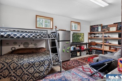 Welcome to your private Olympic Peninsula retreat. Set on 7.87 - photo 35