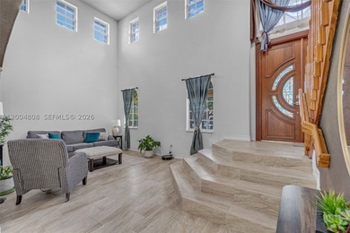 Stunning home in Royal Lakes in Miami Lakes. The home features - photo 7