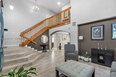 Stunning home in Royal Lakes in Miami Lakes. The home features - photo 8