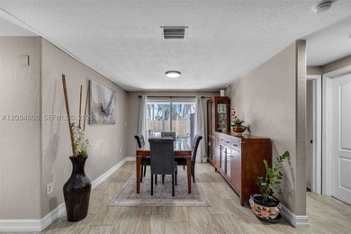 Stunning home in Royal Lakes in Miami Lakes. The home features - photo 9