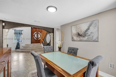 Stunning home in Royal Lakes in Miami Lakes. The home features - photo 10