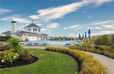 Luxury Coastal Living at Narragansett Bay Club. Step into - photo 1