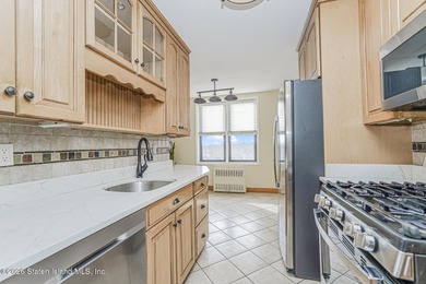 Spacious 3 bedroom, 2 bath, sun filled gorgeous, updated condo - photo 13