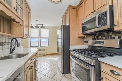 Spacious 3 bedroom, 2 bath, sun filled gorgeous, updated condo - photo 14