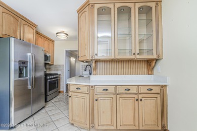 Spacious 3 bedroom, 2 bath, sun filled gorgeous, updated condo - photo 16