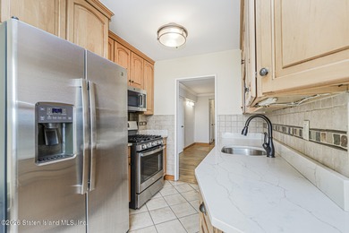 Spacious 3 bedroom, 2 bath, sun filled gorgeous, updated condo - photo 17