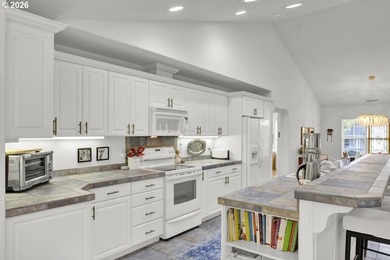 Corner lot in desirable Willow Dunes East with space, style, and - photo 19
