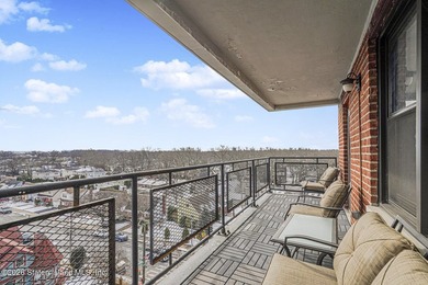 Spacious 3 bedroom, 2 bath, sun filled gorgeous, updated condo - photo 21