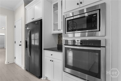 Welcome to 180 Kerry Drive, where space, privacy and modern - photo 26