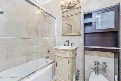 Spacious 3 bedroom, 2 bath, sun filled gorgeous, updated condo - photo 28