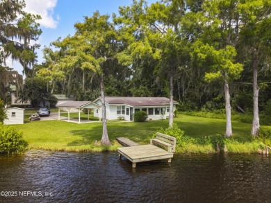 Lake Home For Sale in Interlachen, Florida