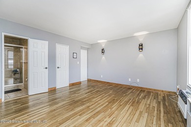 Spacious 3 bedroom, 2 bath, sun filled gorgeous, updated condo - photo 31