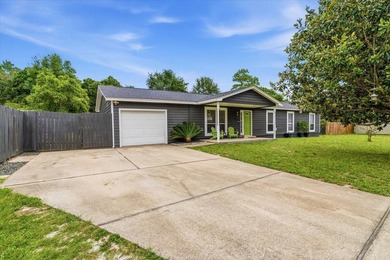 Welcome home to this lovingly maintained 4-bedroom, 2-bathroom - photo 3