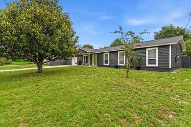 Welcome home to this lovingly maintained 4-bedroom, 2-bathroom - photo 4