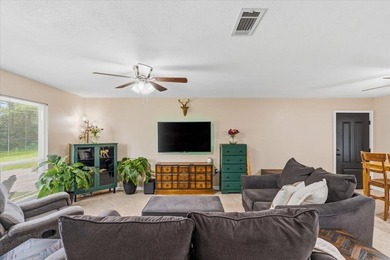 Welcome home to this lovingly maintained 4-bedroom, 2-bathroom - photo 5