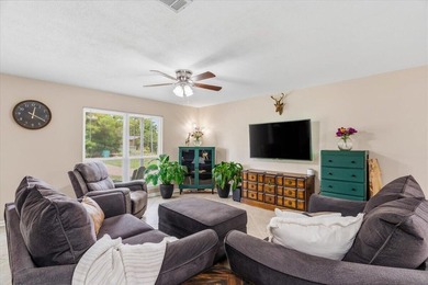 Welcome home to this lovingly maintained 4-bedroom, 2-bathroom - photo 6