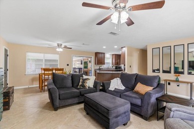 Welcome home to this lovingly maintained 4-bedroom, 2-bathroom - photo 7
