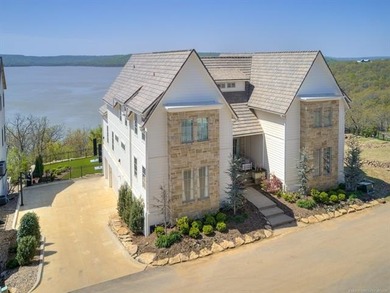 Welcome to 120 Lower Green Way, the epitome of luxury lakefront - photo 2
