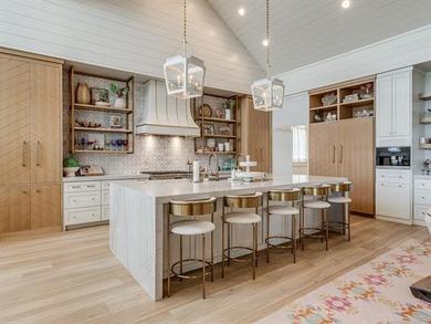 Welcome to 120 Lower Green Way, the epitome of luxury lakefront - photo 7