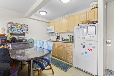 Come take a look at this amazing Waikiki Sunset Unit! It has 1 - photo 8