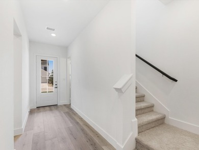 Ready Now! Feel like a Royal in our Elizabeth plan. Step into - photo 4