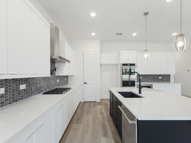 Ready Now! Feel like a Royal in our Elizabeth plan. Step into - photo 6