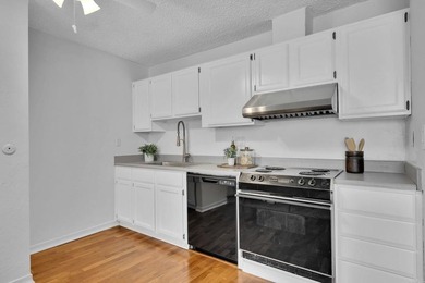 Call listing agent Tracy Guerrero for your private - photo 9
