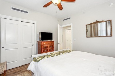 Welcome to this beautifully updated 3-bedroom, 2-bath end unit - photo 25