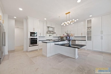 Incredible HOME with lake views on a golf course.Very desirable - photo 3