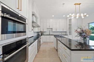 Incredible HOME with lake views on a golf course.Very desirable - photo 5