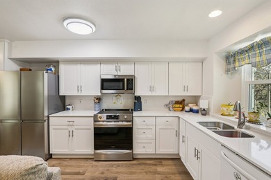 What a Great Opportunity to own a Move in Ready Amazing Lake - photo 7