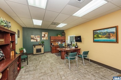 Excellent investment opportunity in ideal location, fully leased - photo 16