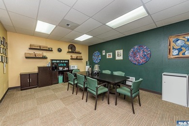Excellent investment opportunity in ideal location, fully leased - photo 19
