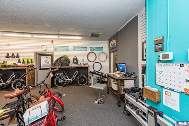 Excellent investment opportunity in ideal location, fully leased - photo 25