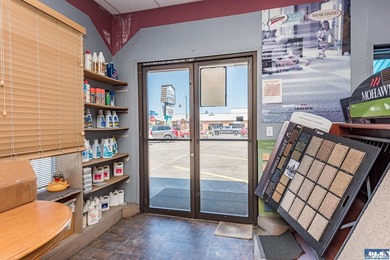 Excellent investment opportunity in ideal location, fully leased - photo 30
