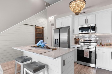 Located in the heart of Surfside Beach at Grand Palms Resort - photo 6