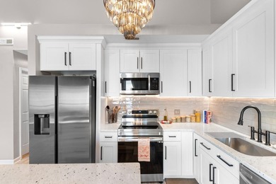 Located in the heart of Surfside Beach at Grand Palms Resort - photo 8
