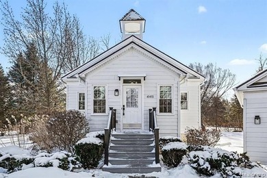 (private lake, pond, creek) Condo Active Under Contract in Canton Michigan