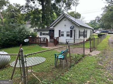 Investor Special! Historic Home Ready for Restoration in - photo 3