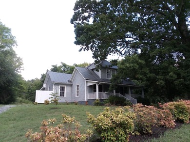 Farmhouse with acreage! Motivated Seller! Make offer on all or - photo 6