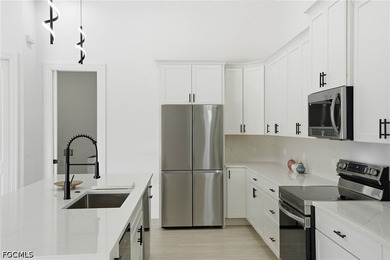 Welcome to your luxury waterfront retreat in the heart of - photo 12